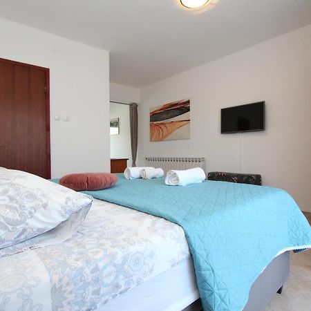 Apartments And Room Silvana Rovinj Exteriör bild