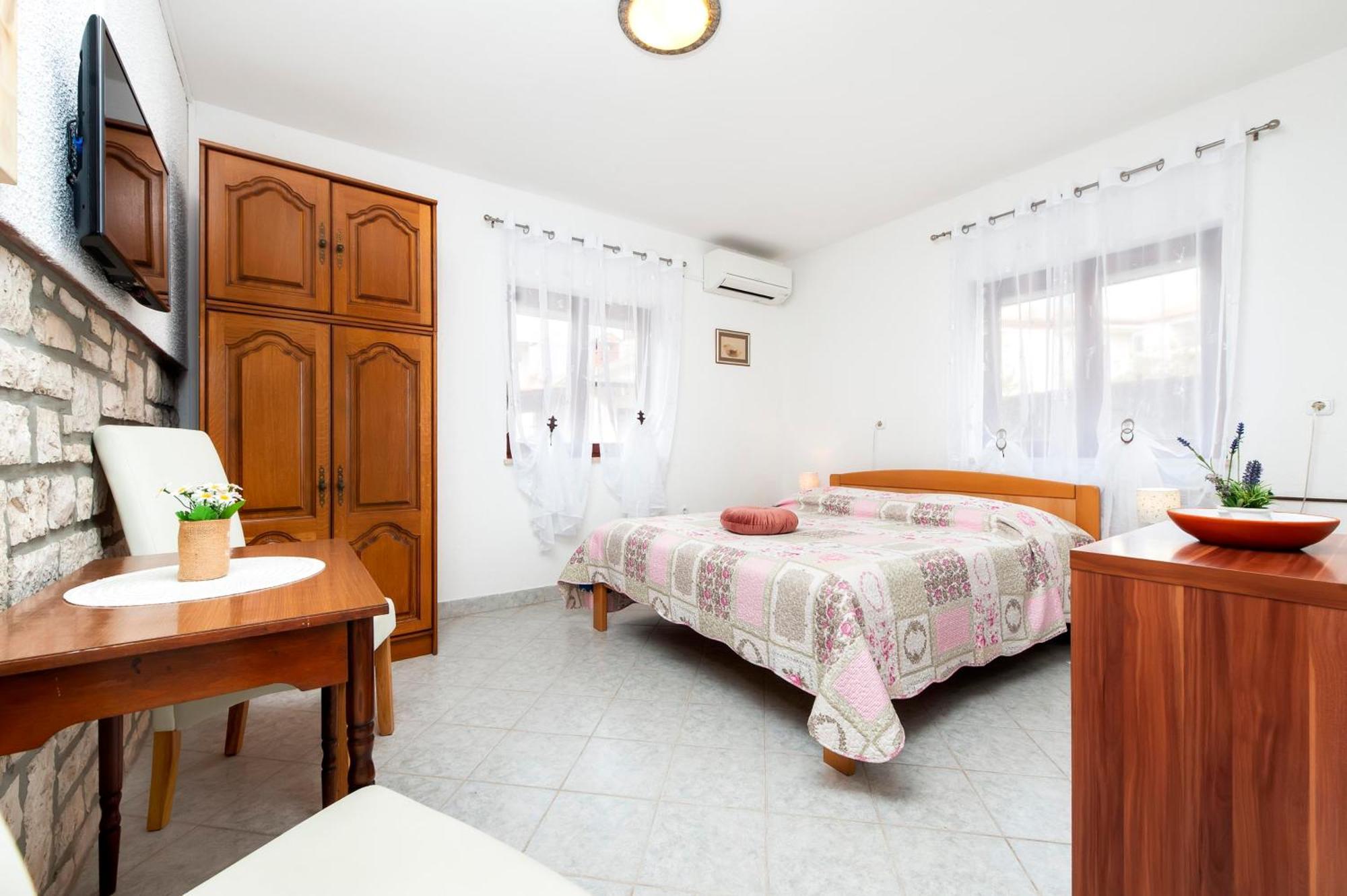 Apartments And Room Silvana Rovinj Exteriör bild