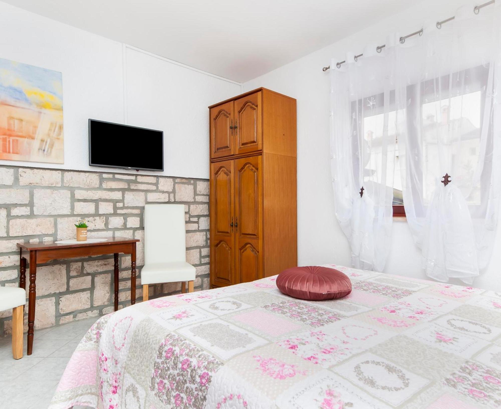 Apartments And Room Silvana Rovinj Exteriör bild
