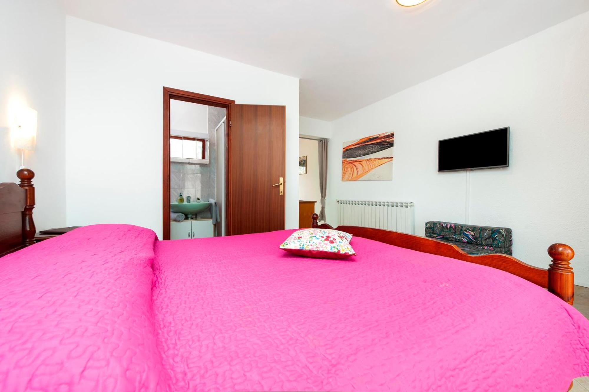 Apartments And Room Silvana Rovinj Exteriör bild